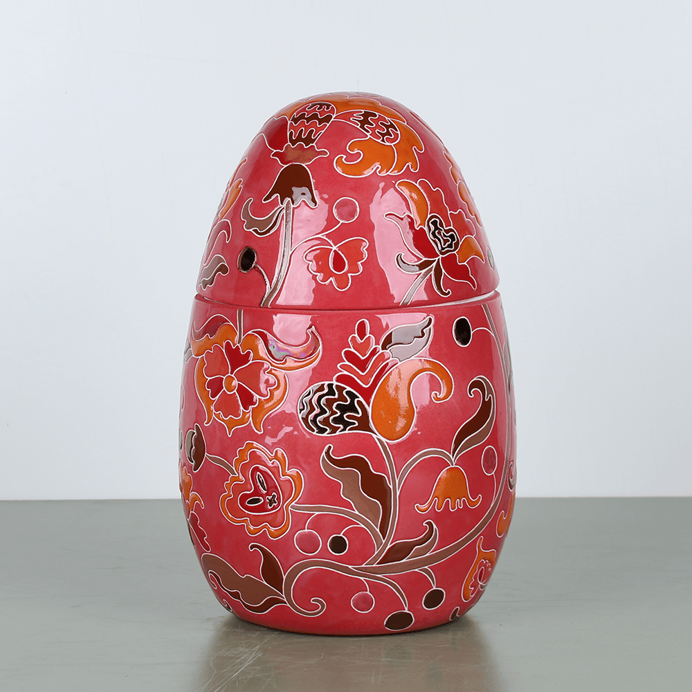 LoraShen 'Hetman Embroidery' Ceramic Egg-Box – صندوق بيض سيراميكي مرسوم يدويًا بالأحمر والذهبي