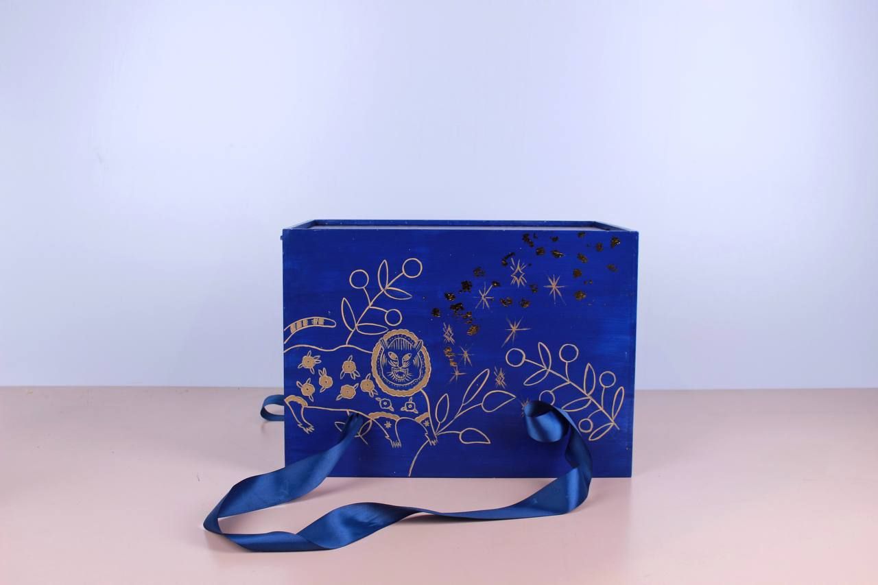 LoraShen 'ZVIRO KRUT' مجموعة فاخرة من 12 كرة عيد الميلاد السيراميكية المطلية يدويًا – مجموعة زودياك كاملة من Maria Prymachenko